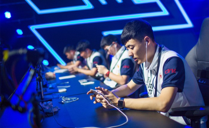 国足球不断 国足球不断